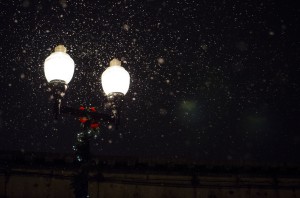 christmas street lamp unsplash